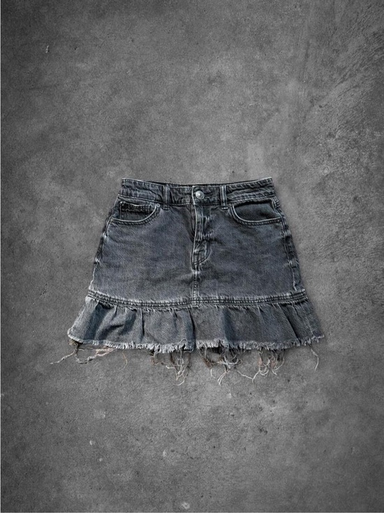 American Eagle Outfitters Dresses & Skirts - American Eagle Black Ruffle Hem Mini Denim Skirt